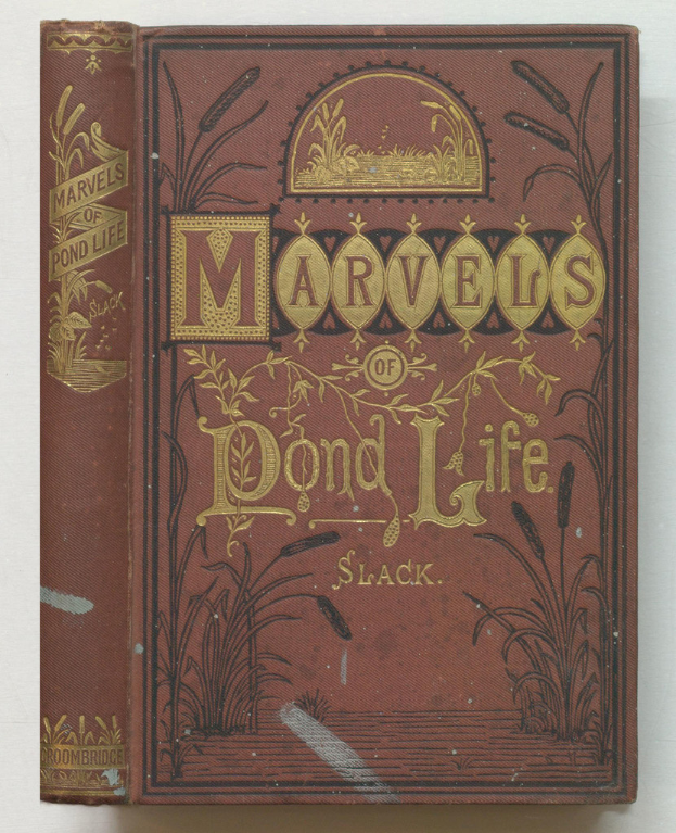 Ein braunes Buch mit dem Titel "Wunder des Teichlebens".