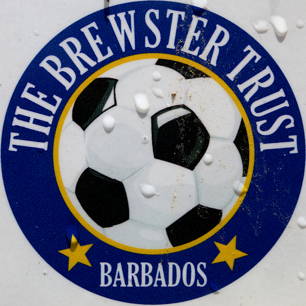 Ein Fussball-Logo mit zwei Sternen und darunterem Text.