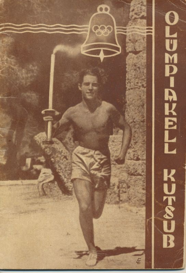 Ein Mann rennt mit einem Schwert in der einen Hand und einer Glocke in der anderen, mit einer Wand und Bäumen im Hintergrund; Text auf der rechten Seite lautet "Olympische Spiele 1936".