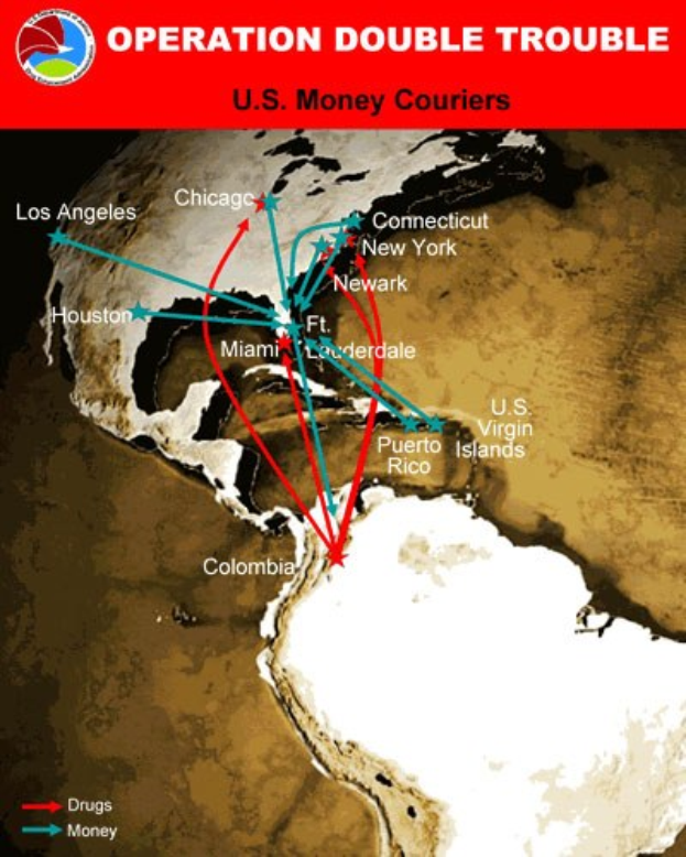Plakat mit der Aufschrift "Operation Double Trouble: US-Geldboten" mit einer Karte der USA, die in zwei Abschnitte unterteilt ist, wobei der eine die Route der US-Geldboten und der andere die Standorte der Geldboten zeigt, mit fetter schwarzer Schrift auf einem weißen Rand.