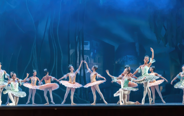 "Theater of Estrada Song" des Zentrums für Ästhetische Erziehung von Kindern der Oblast Nizhny Novgorod wird vor der Aufführung des "Nussknackers" im Nizhny Novgorod TYUZ am 1. Juni auftreten