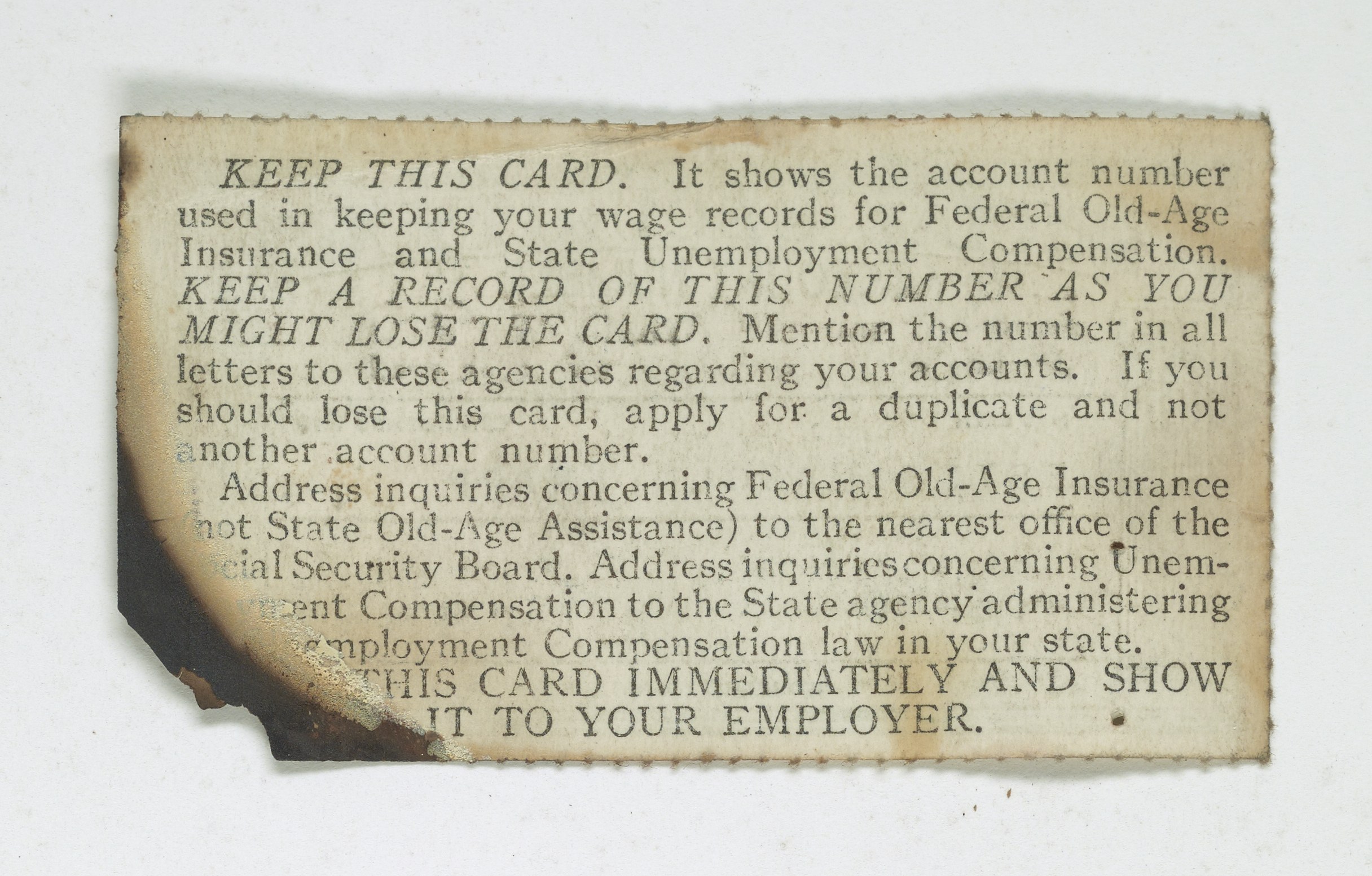 Ein Blatt Papier mit Text, auf dem steht, die Karte zu behalten, da sie die Kontonummer für die Bundesrentenversicherung und Arbeitslosenversicherung zeigt.