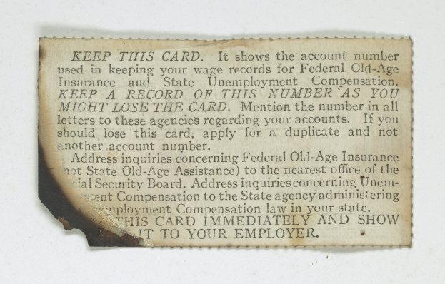 Ein Blatt Papier mit Text, auf dem steht, die Karte zu behalten, da sie die Kontonummer für die Bundesrentenversicherung und Arbeitslosenversicherung zeigt.