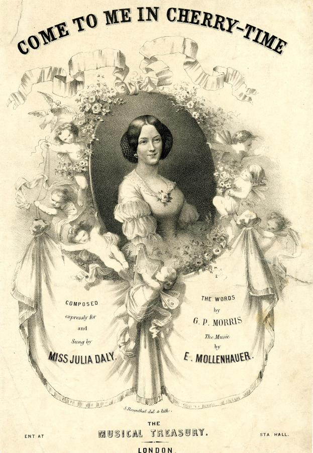 Ein Vintage-Plakat mit einer Frau in einem weißen Kleid mit einem blauen Schultertuch, die warm lächelt, umgeben von Kursivtext, der 'Komm zu mir in Kirschzeit' gegen einen hellrosa Hintergrund liest.