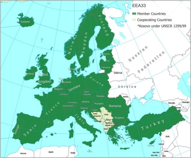 Ein Plakat, das eine detaillierte Karte von Europa zeigt, die die Mitgliedstaaten der Europäischen Union hervorhebt, einschließlich ihrer Grenzen, Großstädte, Flüsse und geografische Merkmale, mit zusätzlichem Text, der Länderinformationen und Details bereitstellt.