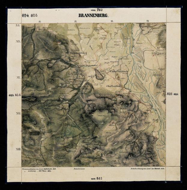 Ein altes topografisches Kartenblatt von Brannenburg, Deutschland, mit einem schwarzen Hintergrund, das Text und Zahlen enthält, die das Gelände beschreiben.