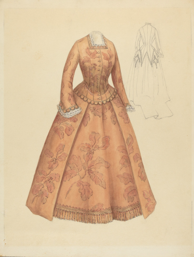 Eine Zeichnung eines 18. Jahrhundert-Kostümdesigns mit einem langen Kleid mit hohem Kragen, floral gemustertem Oberteil in Rosa, Lila und Blau und einem bodenlangen Rock mit Spitzenbesatz vor einem hellblauen Hintergrund.