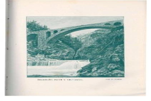 Ein altes Buch mit einem Bild des Bridgeway Viaduct in New Hampshire, eine Brücke über einen Wasserfall umgeben von Bäumen unter einem klaren blauen Himmel.