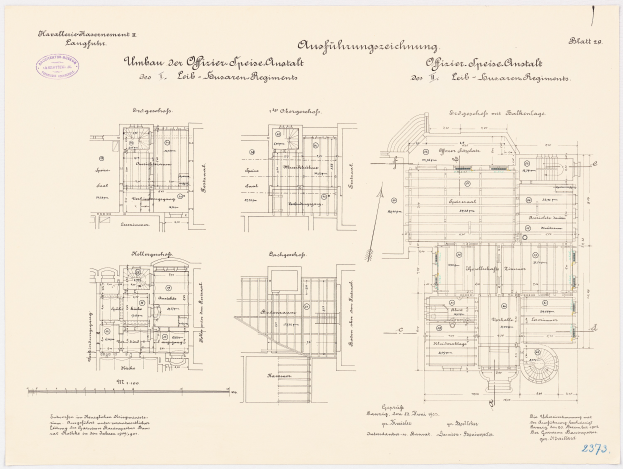Ein detaillierter Grundrissplan des ehemaligen Kanzleramts der Bundesrepublik Deutschland, der den Aufbau des Gebäudes mit verschiedenen Räumen und Textanmerkungen zeigt.