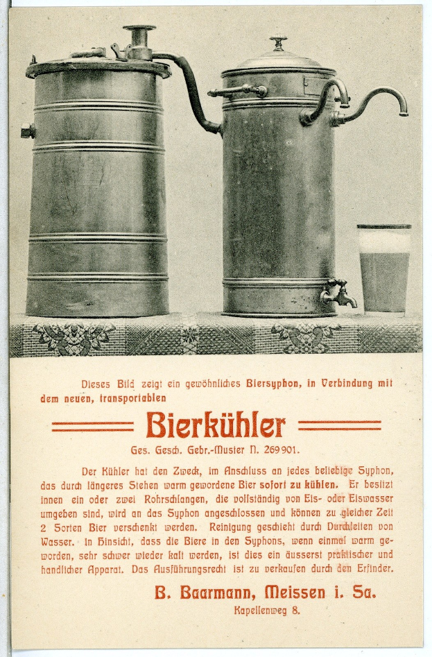 Alte Werbeplakat mit zwei Metall-Bierhumpen und einem Glas Bier mit Textbeschreibung.