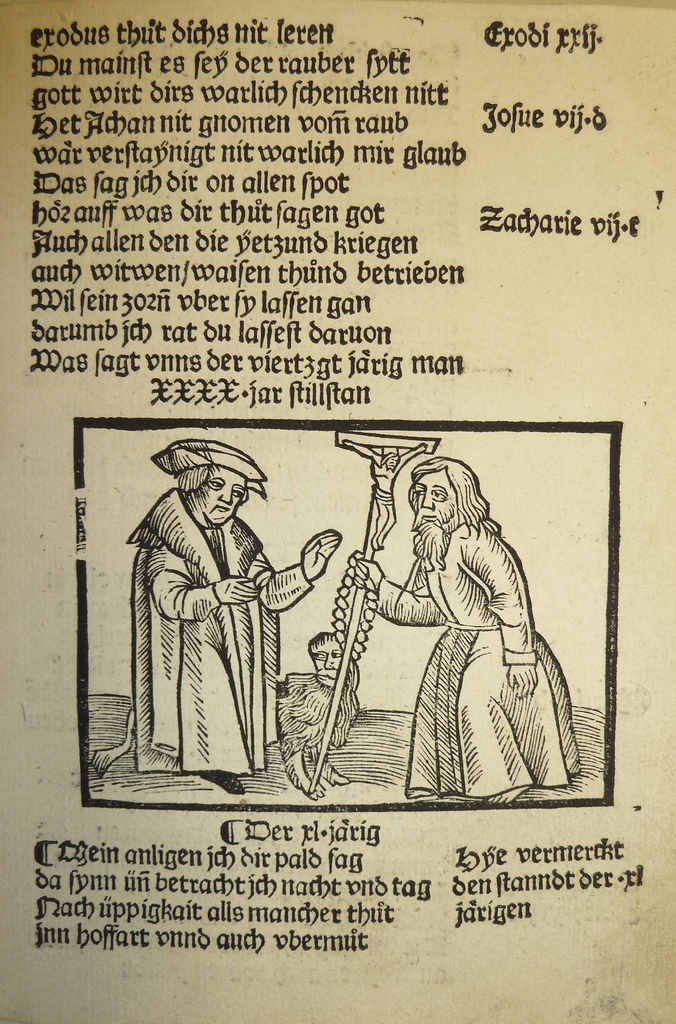 Ein Blatt mit gedrucktem Text in einer fremden Sprache, mit zwei Männern im Hintergrund, möglicherweise aus einem Lehrbuch.