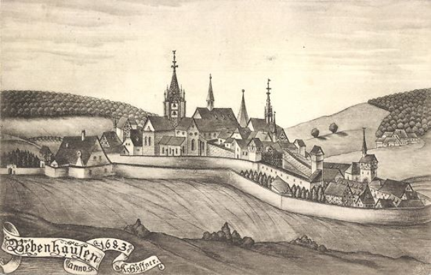 Eine Schwarz-Weiß-Zeichnung einer Stadt mit einer zentralen Burg, umgeben von Häusern, Bäumen, Hügeln und einem Himmel, mit dem Text "Bayerisch" unten.