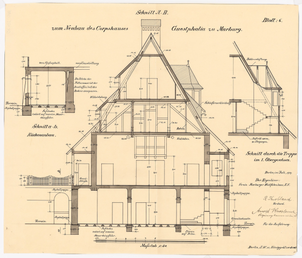 Schwarz-weißes Architekturdiagramm eines Hauses mit zahlreichen Fenstern und einem Dach, beschriftet als erstes Haus in Deutschland, begleitet von detaillierten Bauplänen und Text.