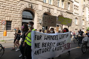 Rund 50 Teilnehmer bei Protest gegen 'Nius' und 'Apollo'