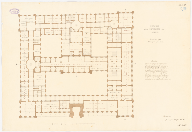 Ein detaillierter Grundrissplan des Eingangsbereichs des Rathauses in Berlin, mit textuellen Anmerkungen zur Beschreibung des Layouts.